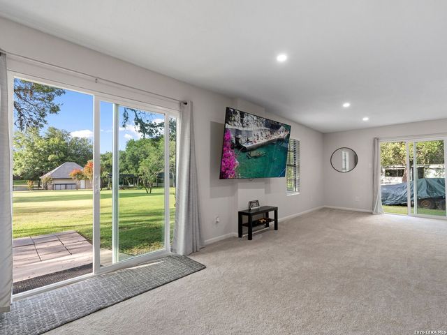 8638 CLASSIC OAKS LN, San Antonio, TX 78255