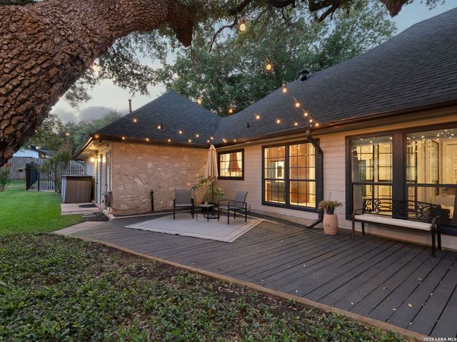 8638 CLASSIC OAKS LN, San Antonio, TX 78255