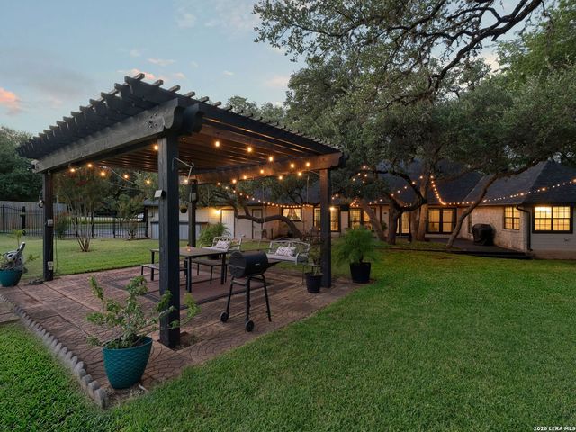 8638 CLASSIC OAKS LN, San Antonio, TX 78255