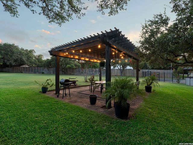 8638 CLASSIC OAKS LN, San Antonio, TX 78255