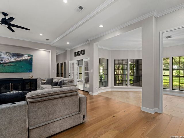 8638 CLASSIC OAKS LN, San Antonio, TX 78255