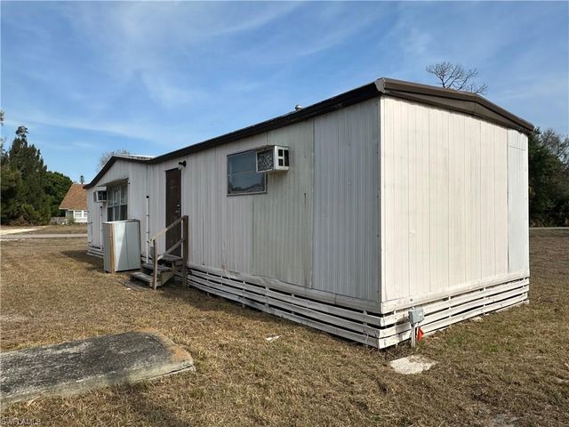 2207 Cantor LN 2207, North Fort Myers, FL 33917