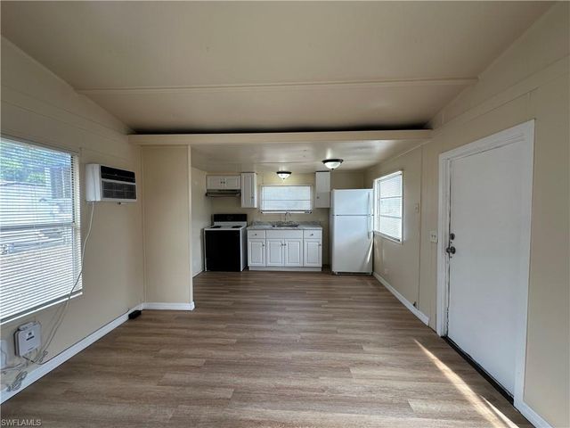 2207 Cantor LN 2207, North Fort Myers, FL 33917