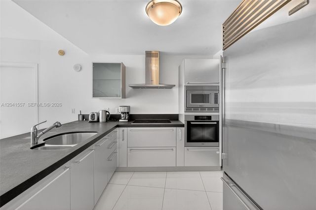 18201 Collins Avenue 2008, Sunny Isles Beach, FL 33160