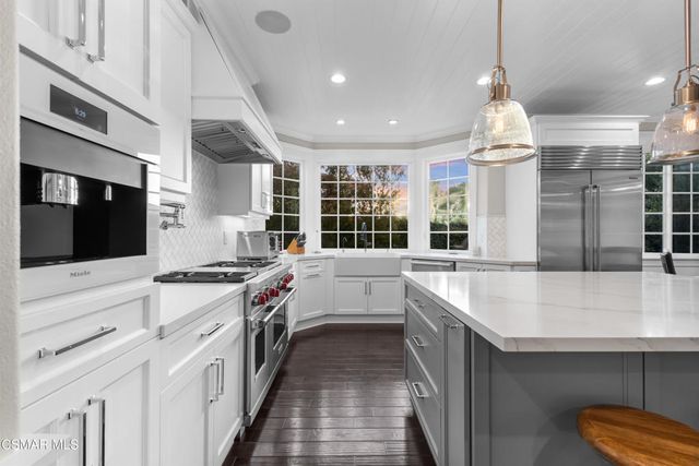 5545 Bromely Drive, Oak Park, CA 91377