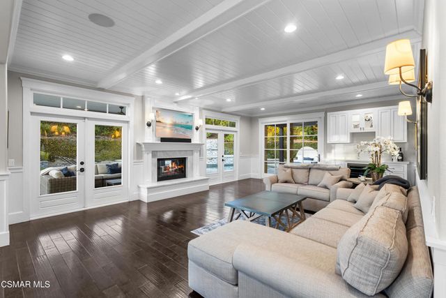 5545 Bromely Drive, Oak Park, CA 91377