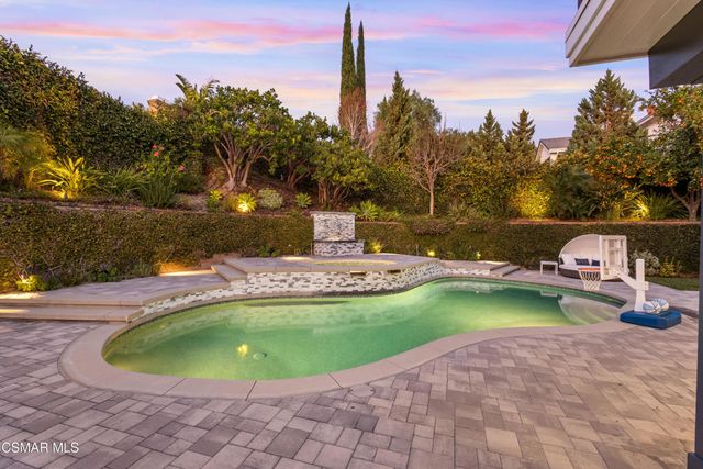 5545 Bromely Drive, Oak Park, CA 91377