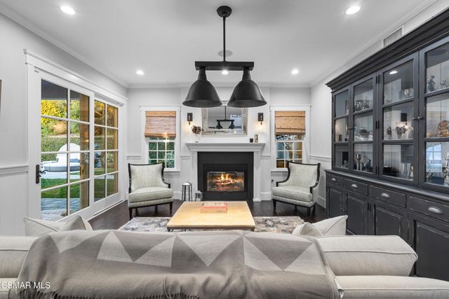 5545 Bromely Drive, Oak Park, CA 91377