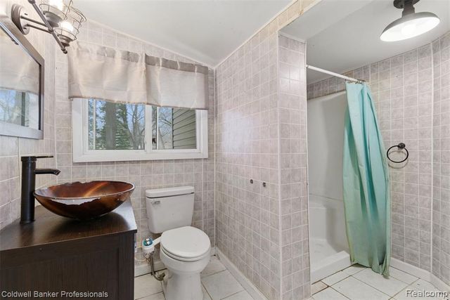 2380 Rolandale, West Bloomfield, MI 48324