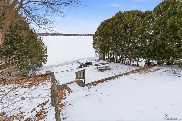 2380 Rolandale, West Bloomfield, MI 48324