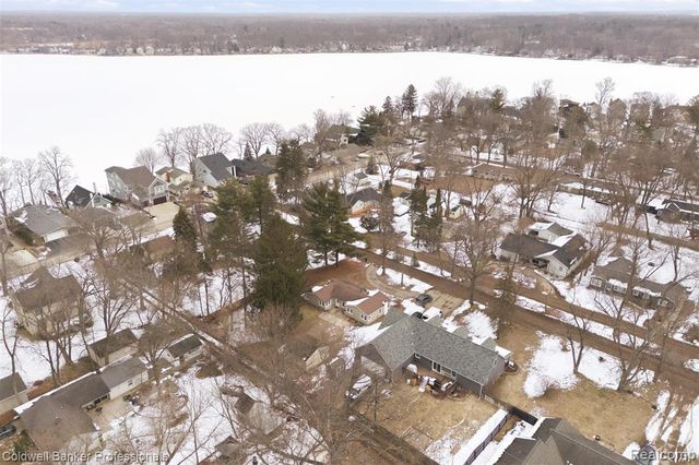 2380 Rolandale, West Bloomfield, MI 48324