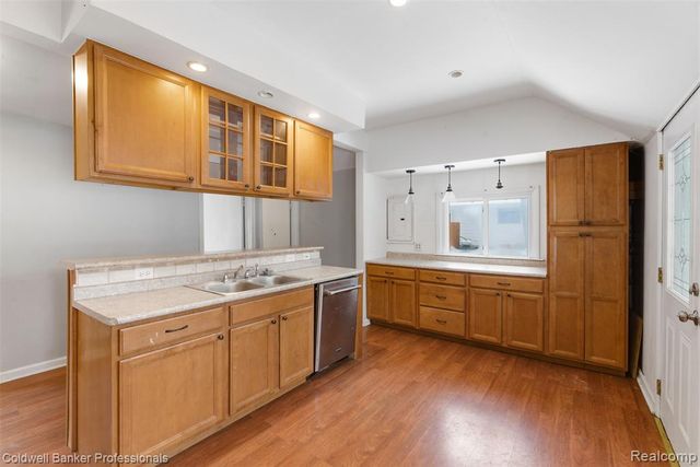 2380 Rolandale, West Bloomfield, MI 48324