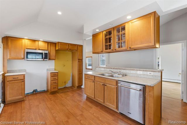 2380 Rolandale, West Bloomfield, MI 48324