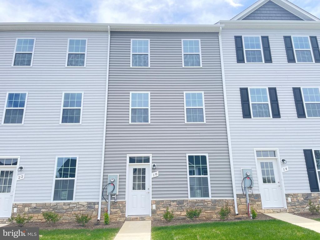 18 SNOWDROP COURT, Kearneysville, WV 25430