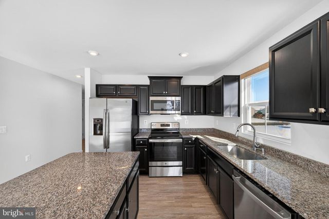 54 NORFOLK LN, Martinsburg, WV 25405