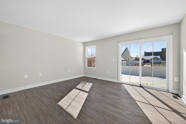 54 NORFOLK LN, Martinsburg, WV 25405