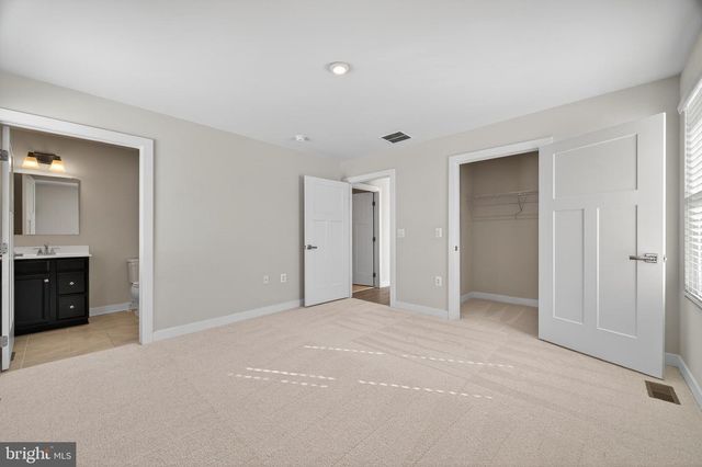 54 NORFOLK LN, Martinsburg, WV 25405