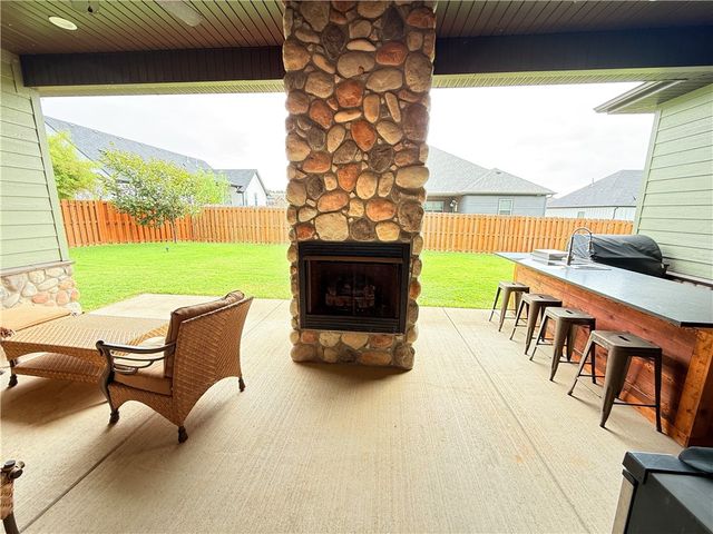 3750 Whitefish Street, Bentonville, AR 72712