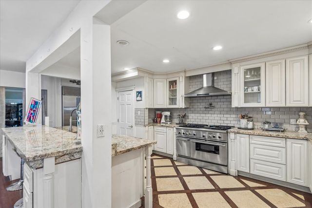 15595 W Town Line Road, Mettawa, IL 60045
