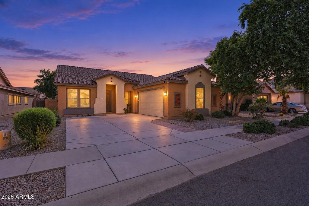 18391 W STINSON Drive, Surprise, AZ 85374 — photo 2