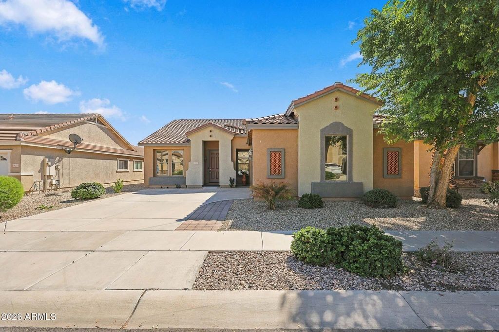 18391 W STINSON Drive, Surprise, AZ 85374 — photo 3