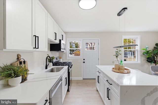 10 MARDREW RD, Baltimore, MD 21229