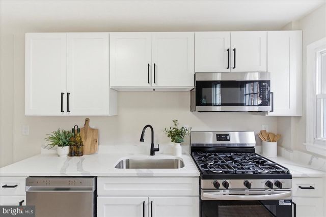 10 MARDREW RD, Baltimore, MD 21229