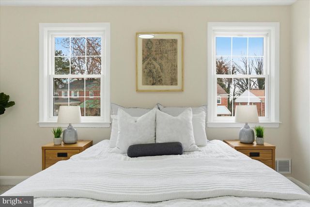 10 MARDREW RD, Baltimore, MD 21229