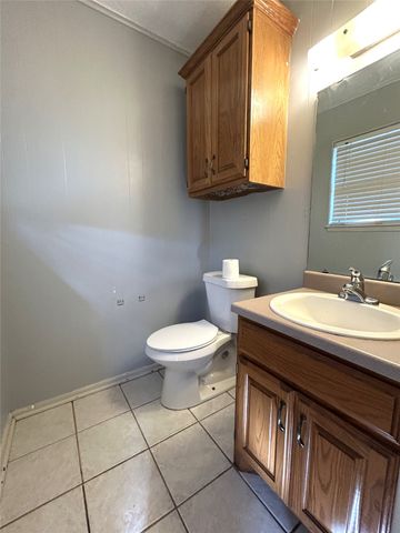 645 N Center Street, Blossom, TX 75416