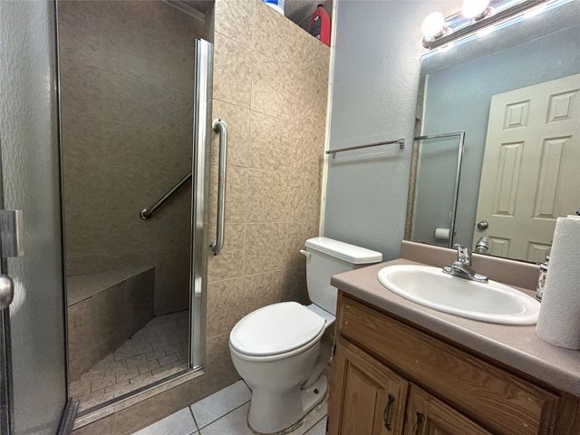 645 N Center Street, Blossom, TX 75416