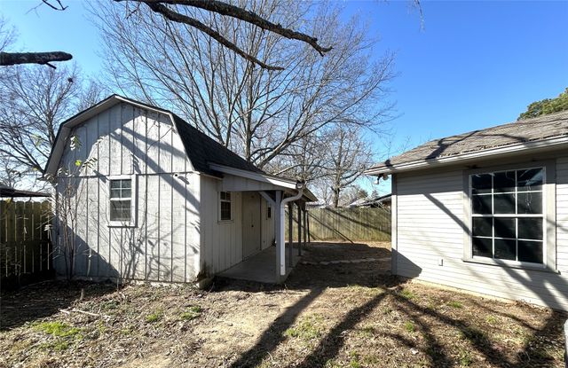 645 N Center Street, Blossom, TX 75416