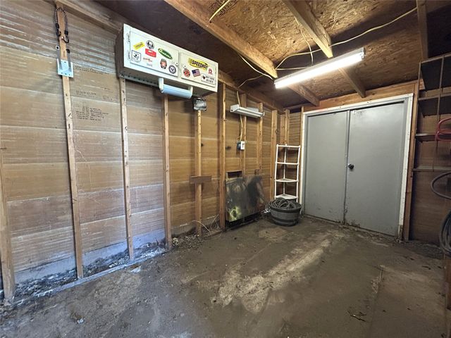 645 N Center Street, Blossom, TX 75416