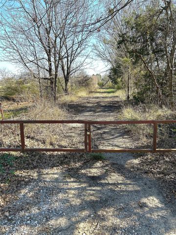 645 N Center Street, Blossom, TX 75416