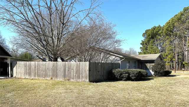 645 N Center Street, Blossom, TX 75416