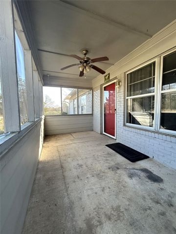 645 N Center Street, Blossom, TX 75416