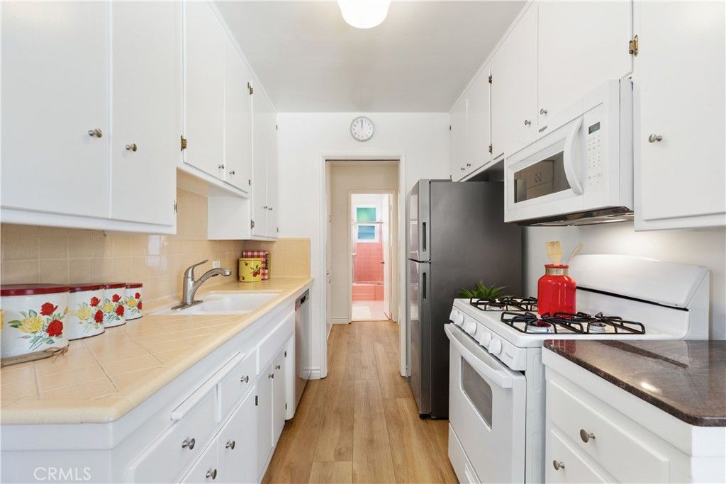 Image 10 of property listing at 2075 E Appleton Street 17, Long Beach, CA 90803