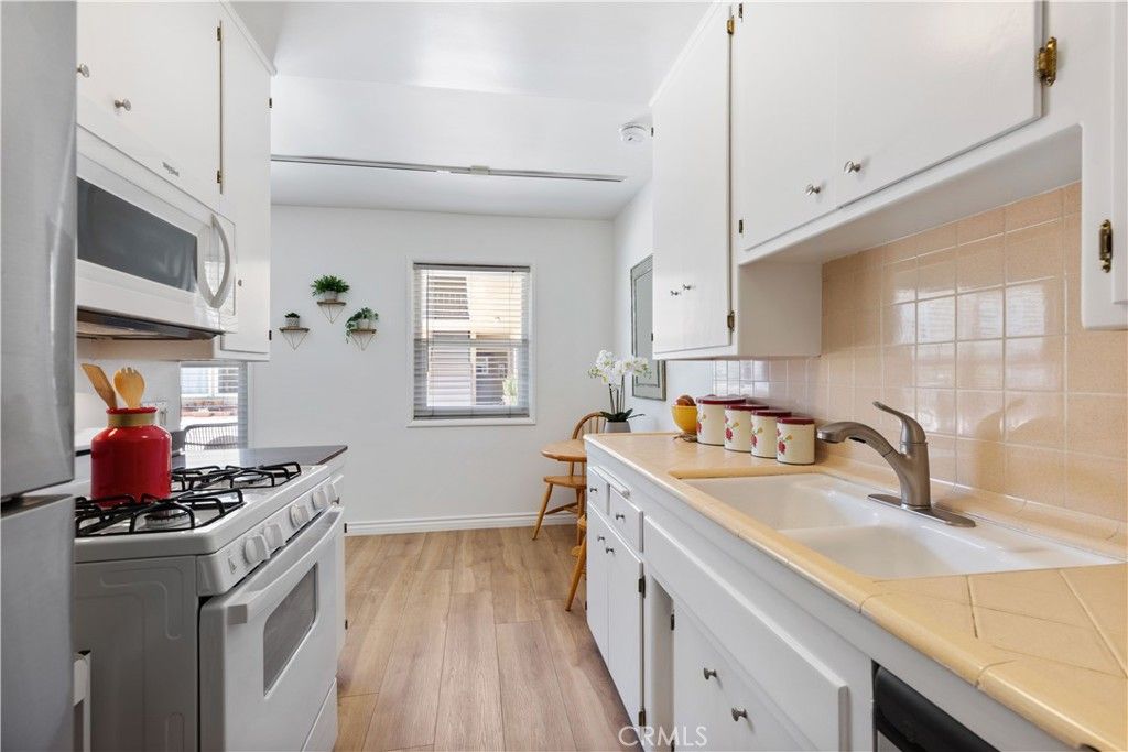 Image 11 of property listing at 2075 E Appleton Street 17, Long Beach, CA 90803