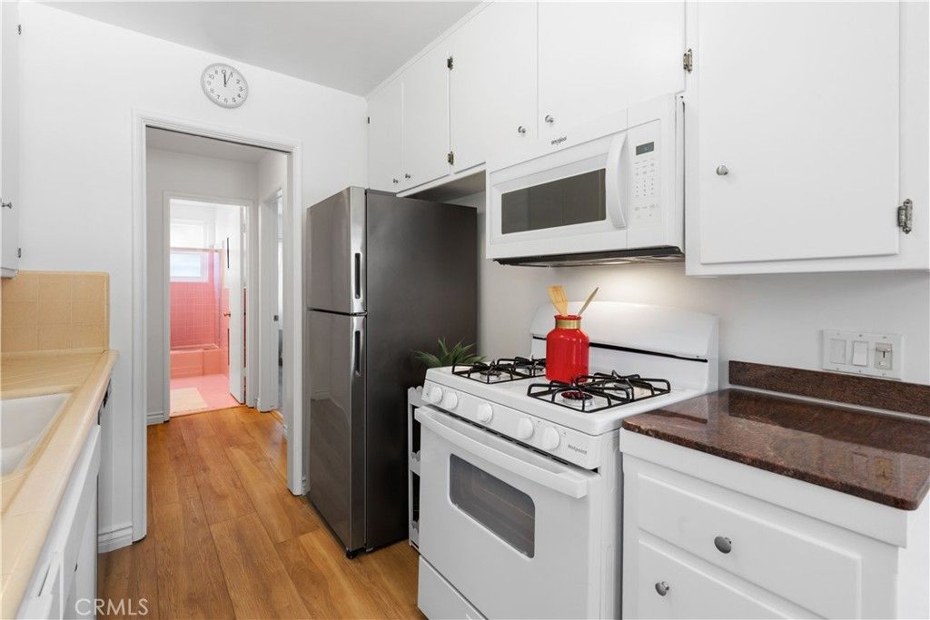 Image 12 of property listing at 2075 E Appleton Street 17, Long Beach, CA 90803