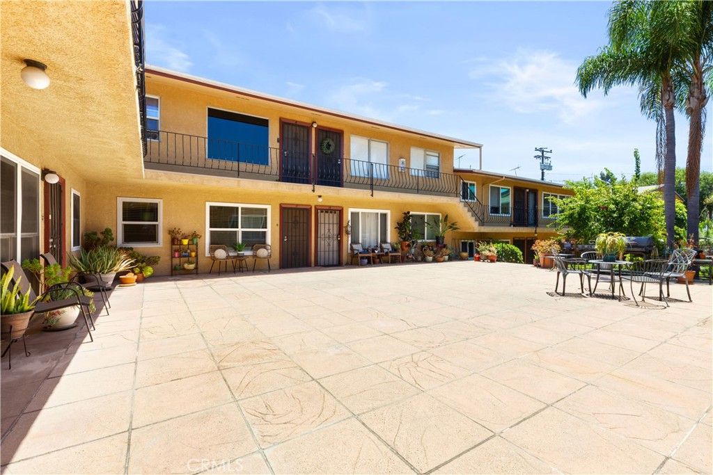Image 17 of property listing at 2075 E Appleton Street 17, Long Beach, CA 90803