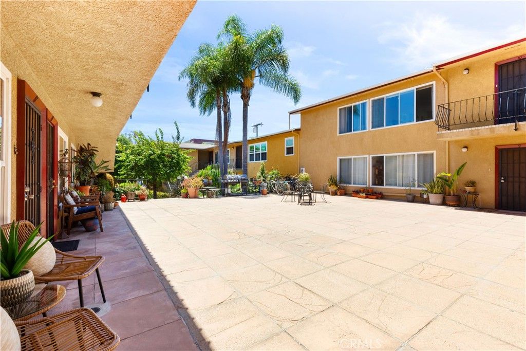 Image 18 of property listing at 2075 E Appleton Street 17, Long Beach, CA 90803