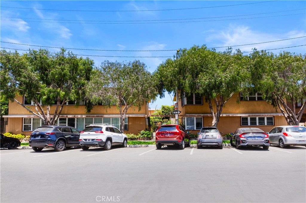 Image 19 of property listing at 2075 E Appleton Street 17, Long Beach, CA 90803