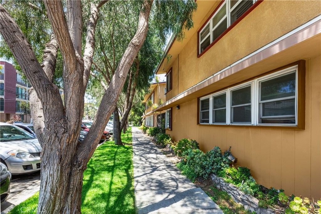 Image 2 of property listing at 2075 E Appleton Street 17, Long Beach, CA 90803