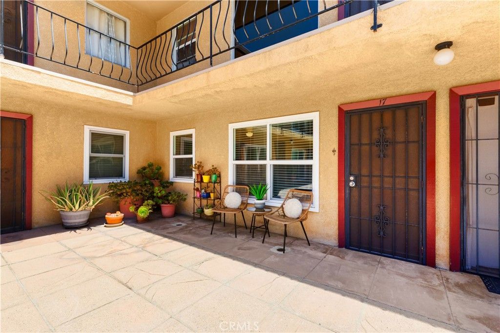 Image 5 of property listing at 2075 E Appleton Street 17, Long Beach, CA 90803