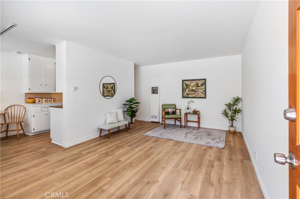 Image 6 of property listing at 2075 E Appleton Street 17, Long Beach, CA 90803