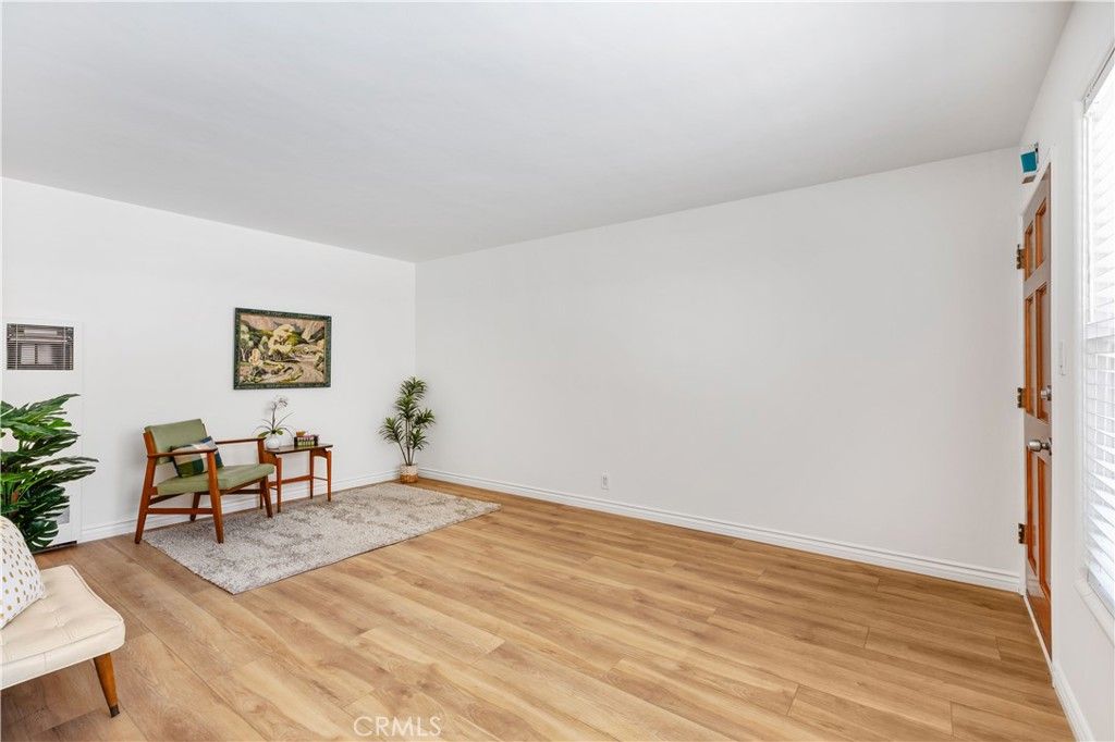 Image 7 of property listing at 2075 E Appleton Street 17, Long Beach, CA 90803