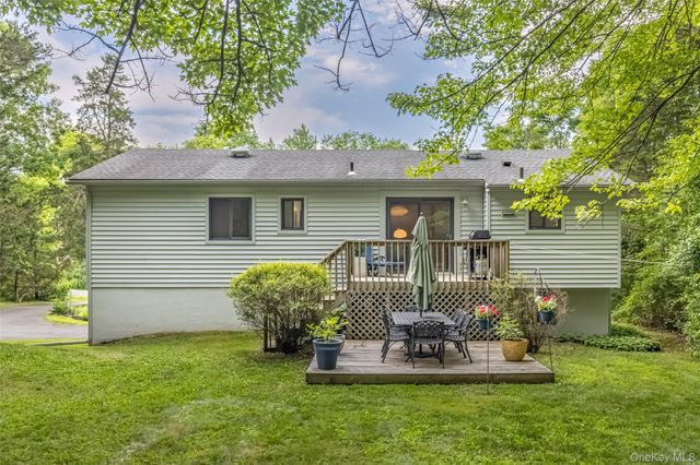 6 Hickory Hill Road, New Paltz, NY 12561