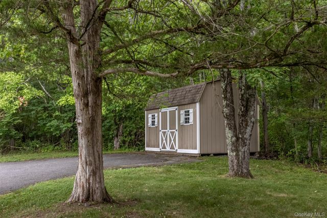 6 Hickory Hill Road, New Paltz, NY 12561