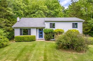 6 Hickory Hill Road, New Paltz, NY 12561