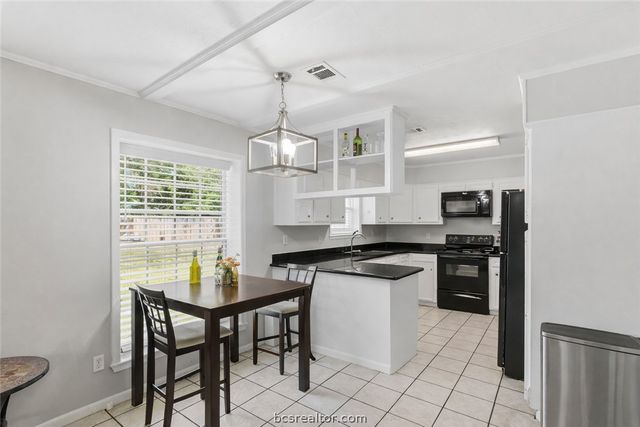 1103 Austin Avenue, College Station, TX 77845