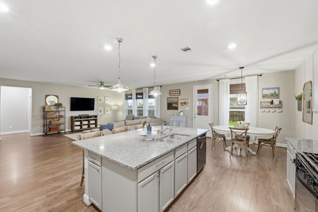 3502 Saxton Green Road, Pearland, TX 77584